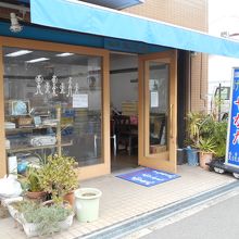 落ち着いた雰囲気のお店です。