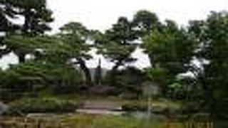 七福神山の前の橋