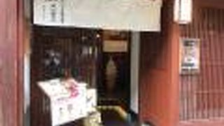 メイン通りから少し奥まった場所