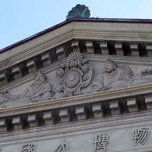 伎芸天と昆首親摩