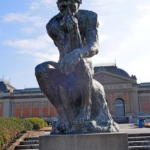 ロダン「考える人」