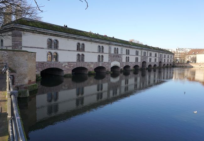 要塞攻城の名手、フランス軍人の「ヴォーバン」が築いたダムの上からの景色は絶景！