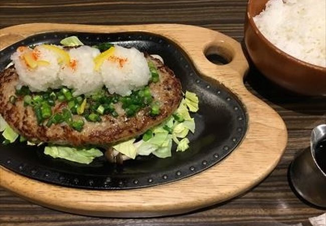 美味しいハンバーグをいただきました、お手頃の値段でお財布にやさしかったです。