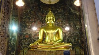 仏像も壁画も壮観で見ごたえあり
