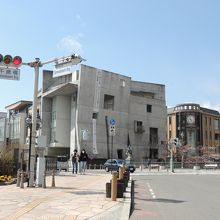 この橋左手から一つ橋までの通り