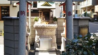 人形町交差点に面したビルの裏