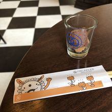 お水と一緒に焼き菓子も