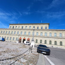 外から見ただけでもその広さが分かる