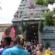 普段は静かなヒンズー教寺院。タイプ―サムの祭礼の日には大賑わいになります。