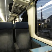 特急型らしくない２等車も。