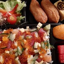 期間限定のお弁当の一つ、バラちらし弁当。