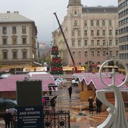 大聖堂前の広場でクリスマスマーケットが行われます