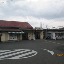 駅本屋は流山線敷設当初の1916年の建築