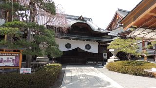 皇室ゆかりの品々を展示