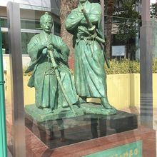 勝海舟と坂本龍馬の銅像