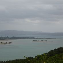 屋我地島とを結ぶ橋も見えます