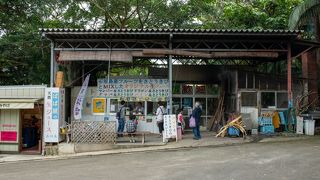 パーラーぱぱ屋のサトウキビとフルーツのフレッシュジュースは絶品！