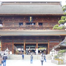 二階から仲見世通りがマジカに