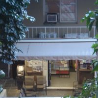 窓を開けると高橋果実店