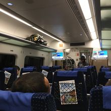 日本の列車に比べて揺れは大きいですが、快適です