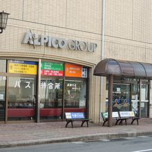 バスを運行するアルピコの待合室