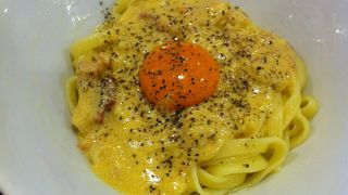 ミートソースさとうでカルボナーラ食う