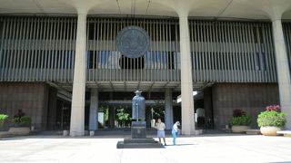 トロリーのバス停があります