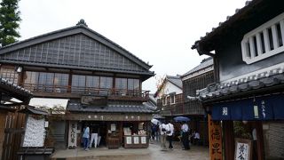 工芸雑貨を幅広く扱っています