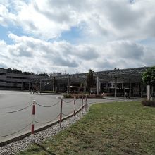 バスターミナルと前の広場