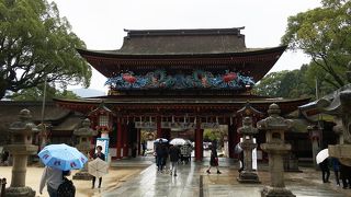 装飾が綺麗な門。