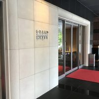 タクシー乗り場もある側の入り口