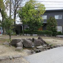 こちらは「義元公首洗いの泉」です
