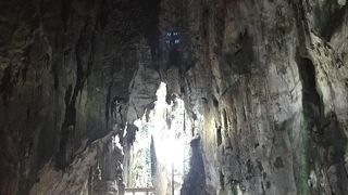 マレーシアのヒンズー教の聖地　厳かな雰囲気