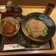 セットメニューで2つの名物料理が食べられるお店！