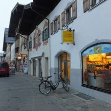 スーパーもあります。便利です。