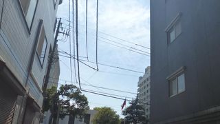 周囲はいつも警備が厳しいです