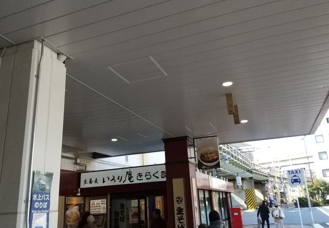 駅構内のそば屋