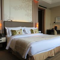 重厚で質感の高い客室