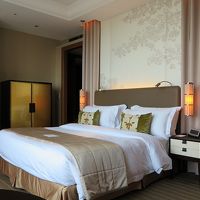 テレビやミニバーなどは収納され、すっきりとしたデザインです