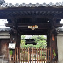 門が閉まっていた