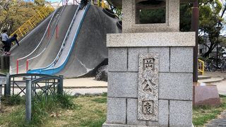 大きなすべり台があって驚きました、岡公園
