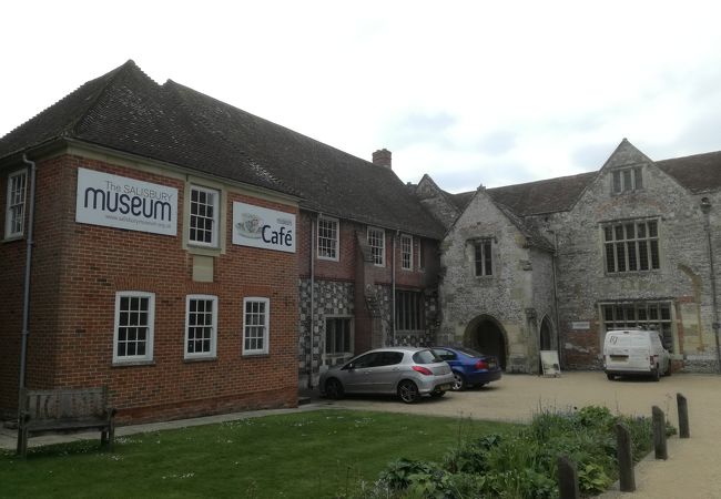 服飾が好きな人はいいが、いわゆる歴史博物館を期待すると失望する