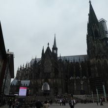 一番広場の端っこまでいってようやっと全部入りました。