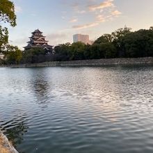 広島城と堀の様子です。