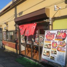 城ヶ島灯台入口にあります