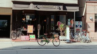 堀江公園前にあり