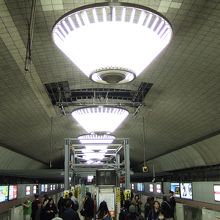 心斎橋駅の照明