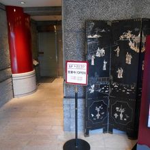 ここからエレベーターに乗って、5階まで