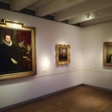 ２階は天井が低いのが残念