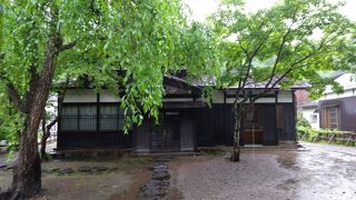 伝統的な日本の木造建築で、たいへん美しい